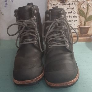UGG BOOTS SZ 7.5 MENS FITS 9 WOS